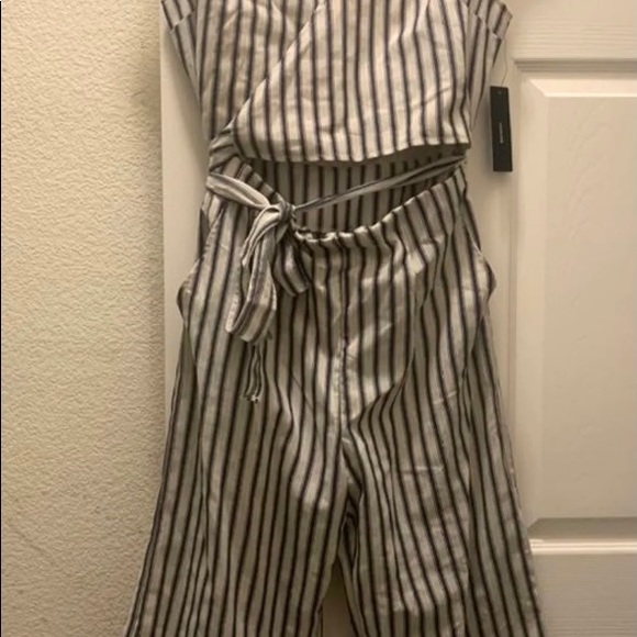 NWT LULUS Jumpsuit - Picture 10 of 12